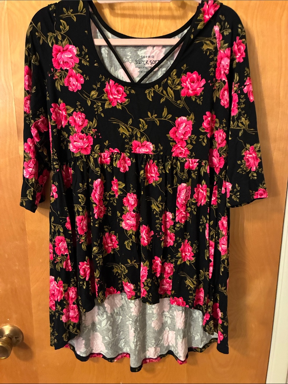 torrid Black Tunic with Bright Pink Rose Print sz0